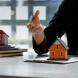 Un professionnel de l'immobilier en rendez-vous client