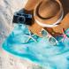 Des accessoires pour l'été posés sur une serviette de plage