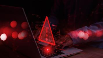 Un triangle rouge vif qui alerte sur un danger numérique