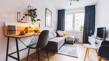 L'intérieur d'un appartement meublé moderne et lumineux
