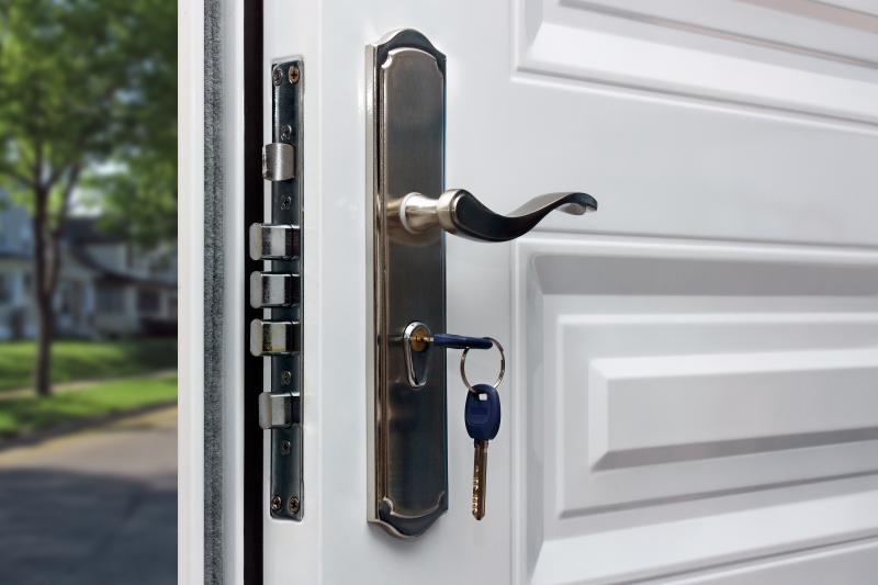 Bail d’habitation : obligation d’une serrure multipoints