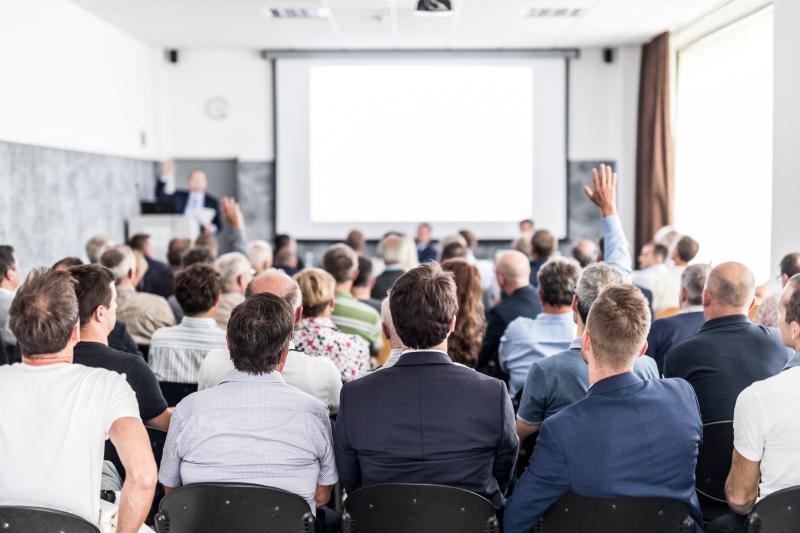 Qui peut contester la régularité des pouvoirs d’assemblée ?