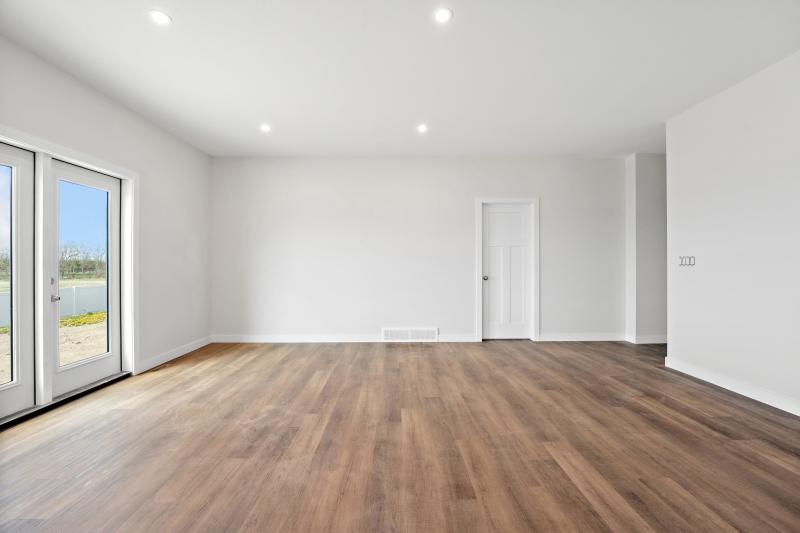 L'intérieur d'un appartement vide et neuf